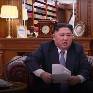 Chủ tịch Kim Jong-un khẩn cầu viện trợ lương thực cho 25 triệu người dân nước này trước khi tới Hà Nội